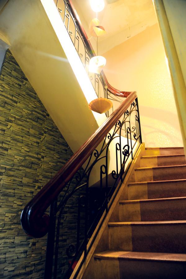 Queen Homestay Hue Exterior photo